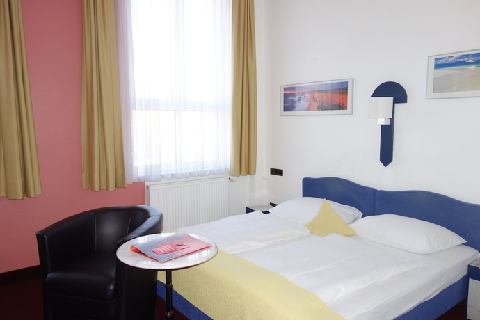 Imagen de la habitación del Hotel KASTENS. Foto 12