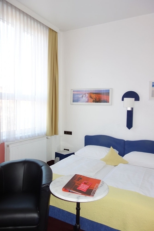 Imagen de la habitación del Hotel KASTENS. Foto 13