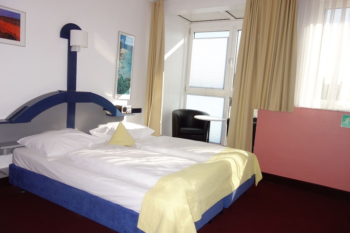 Imagen de la habitación del Hotel KASTENS. Foto 14