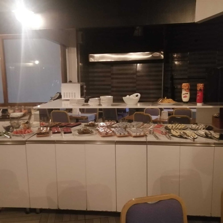 Imagen del bar/restaurante del Hotel KAYRA OTEL. Foto 4