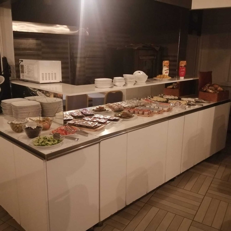 Imagen del bar/restaurante del Hotel KAYRA OTEL. Foto 6