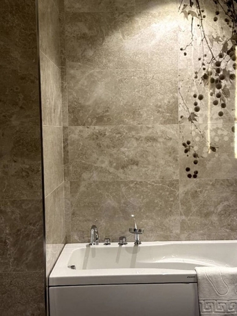 Imagen de la habitación del Hotel KBF. Foto 10