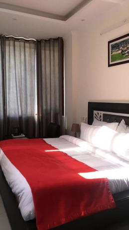 Imagen de la habitación del Hotel KC Regency. Foto 3