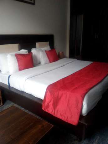 Imagen de la habitación del Hotel KC Regency. Foto 15