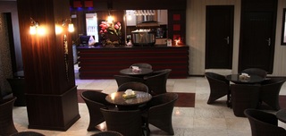 Imagen del bar/restaurante del Hotel KHORSHID QOM. Foto 3