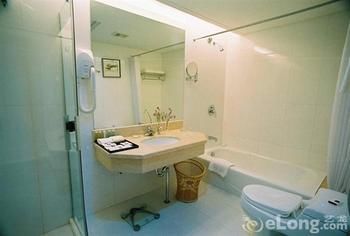 Imagen de la habitación del Hotel KING DYNASTY. Foto 8
