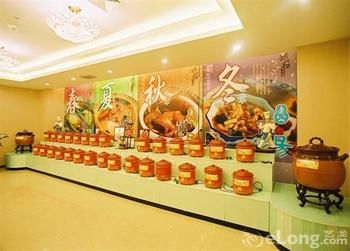 Imagen del bar/restaurante del Hotel KING DYNASTY. Foto 3