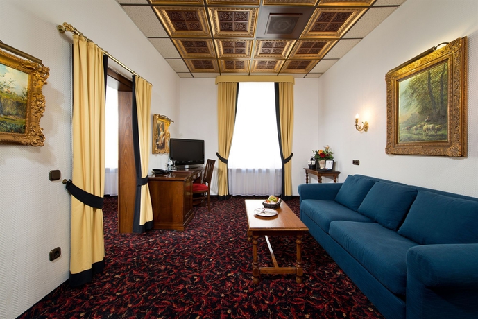 Imagen de los interiores del Hotel KING's First. Foto 10