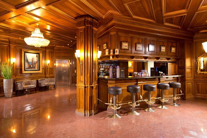 Imagen del bar/restaurante del Hotel KING's First. Foto 3