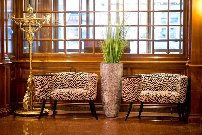 Imagen de los interiores del Hotel KING's First. Foto 12