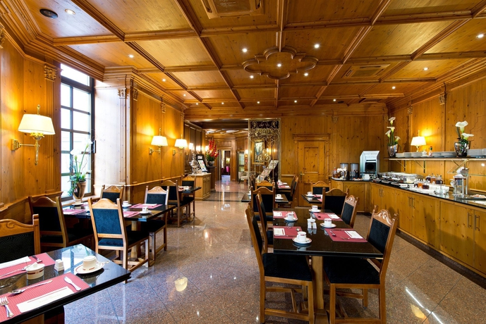 Imagen del bar/restaurante del Hotel KING's First. Foto 4