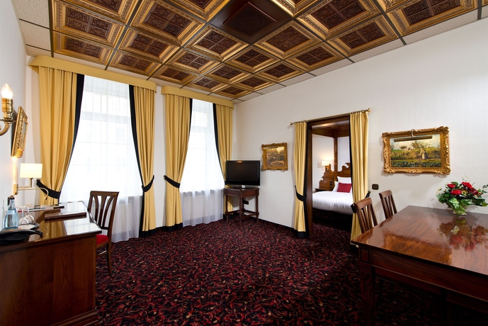 Imagen de los interiores del Hotel KING's First. Foto 16