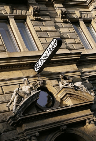 Imagen de los exteriores del Hotel K+K Palais. Foto 11