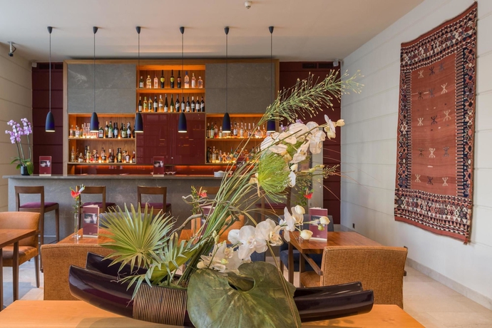 Imagen del bar/restaurante del Hotel K+K Palais. Foto 2