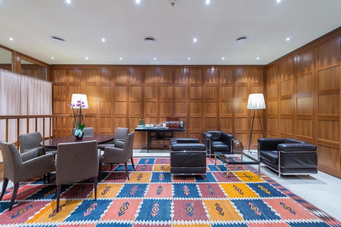 Imagen del bar/restaurante del Hotel K+K Palais. Foto 4