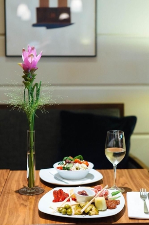 Imagen del bar/restaurante del Hotel K+K Palais. Foto 5