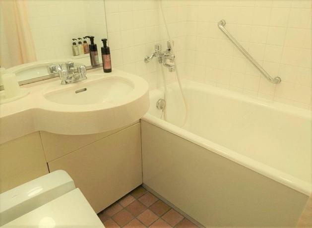 Imagen de la habitación del Hotel KKR Hotel Umeda. Foto 18