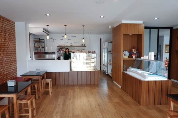 Imagen de los interiores del Hotel KM Condo. Foto 16