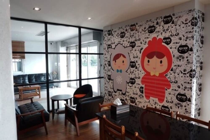 Imagen de los interiores del Hotel KM Condo. Foto 17