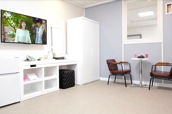 Imagen de la habitación del Hotel K-Pop. Foto 17