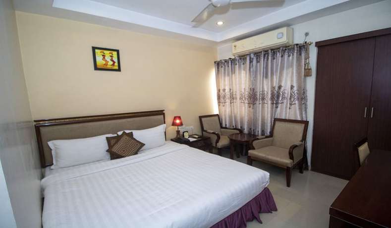 Imagen de la habitación del Hotel KRC Palace. Foto 17