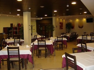 Imagen del bar/restaurante del Hotel KRIS CIUDAD DE SABIÑANIGO. Foto 2
