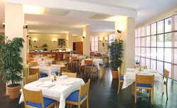 Imagen del bar/restaurante del Hotel KROSS AESTRADA. Foto 7