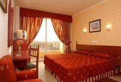 Imagen de la habitación del Hotel KROSS BAHIA DE PALMA. Foto 3