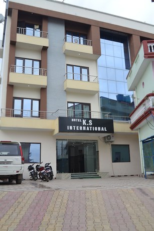 Imagen de los exteriores del Hotel KS International. Foto 12