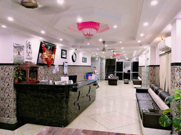 Imagen de los interiores del Hotel KS International. Foto 13