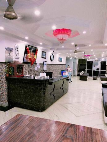 Imagen de los interiores del Hotel KS International. Foto 16
