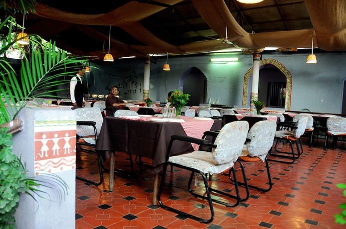 Imagen del bar/restaurante del Hotel KSTDC Mayura Bhuvaneshwari. Foto 2