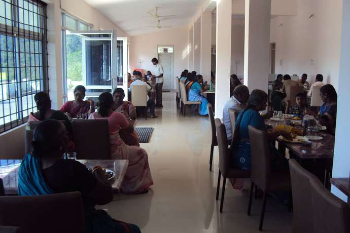 Imagen del bar/restaurante del Hotel KSTDC Mayura Kauvery. Foto 4