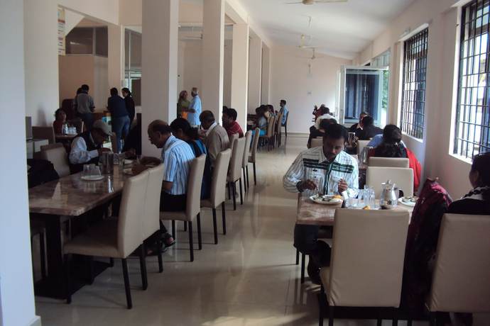 Imagen del bar/restaurante del Hotel KSTDC Mayura Kauvery. Foto 9