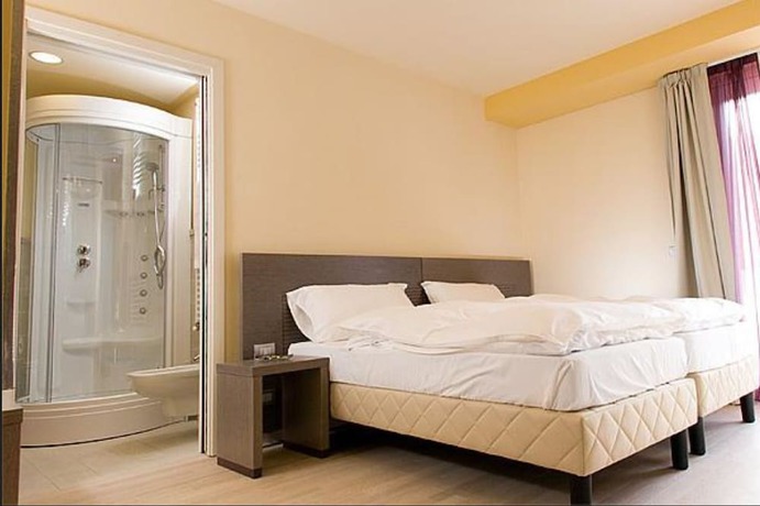 Imagen de la habitación del Hotel KUBE. Foto 8