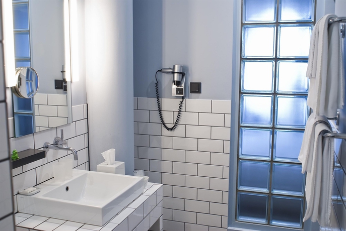 Imagen de la habitación del Hotel KU'DAMM 101. Foto 6