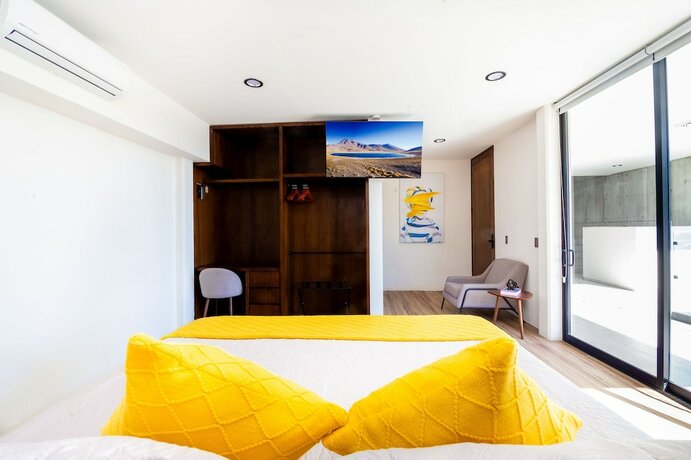 Imagen de la habitación del Hotel KUKO SUITES. Foto 16