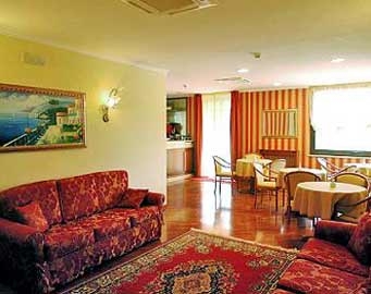 Imagen de los interiores del Hotel KURSAAL, N&aacute;poles. Foto 5