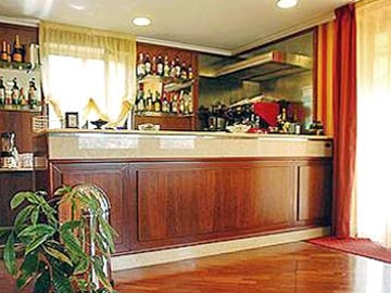 Imagen del bar/restaurante del Hotel KURSAAL, N&aacute;poles. Foto 2