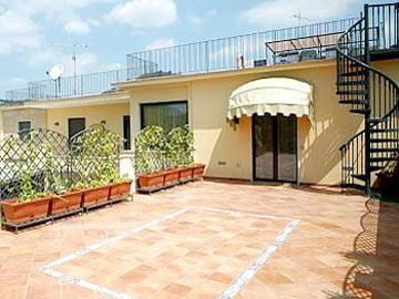Imagen de los exteriores del Hotel KURSAAL, N&aacute;poles. Foto 4