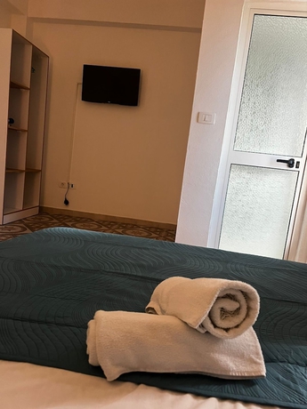Imagen de la habitación del Hotel KURTI. Foto 7
