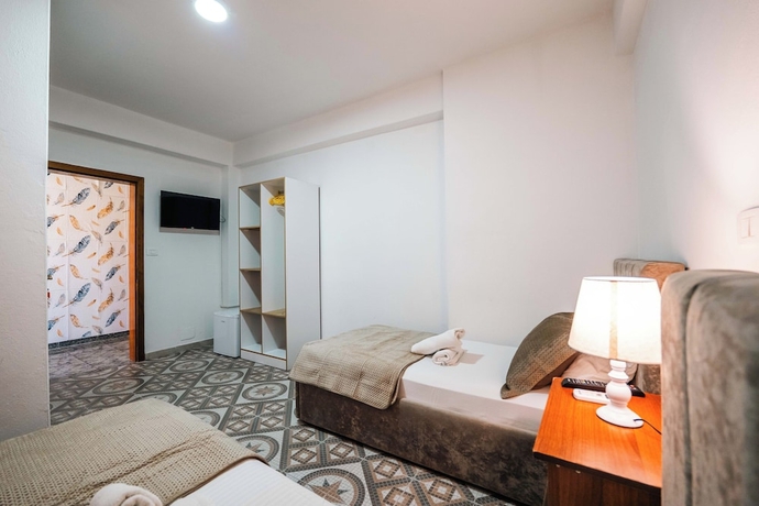 Imagen de la habitación del Hotel KURTI. Foto 10
