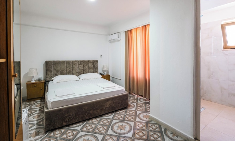 Imagen de la habitación del Hotel KURTI. Foto 13
