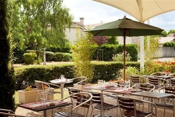 Imagen general del Hotel KYRIAD HONFLEUR - La Riviere Saint Sauveur. Foto 3