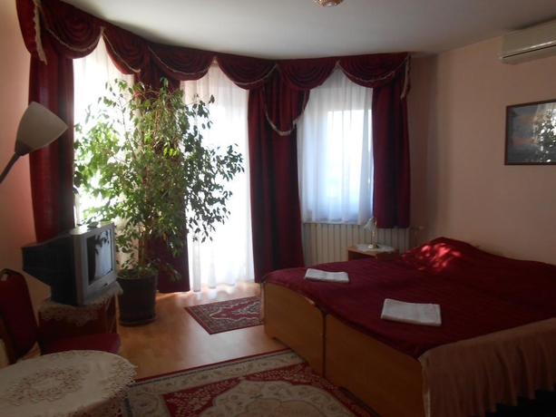 Imagen general del Hotel K&aacute;lm&aacute;n Panzi&oacute;. Foto 1