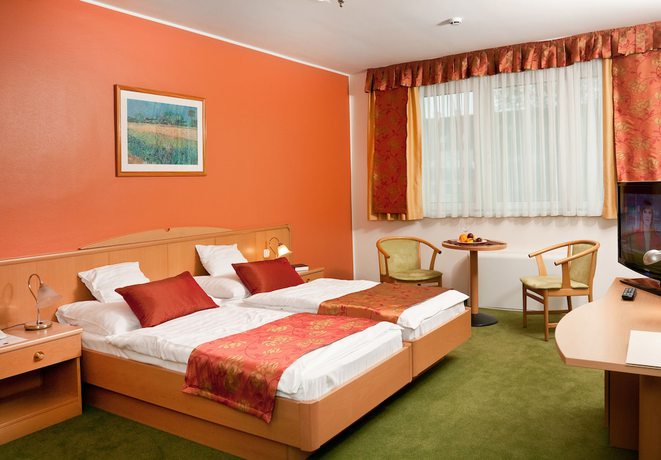 Imagen de la habitación del Hotel K&aacute;lv&aacute;ria, Gyor. Foto 9