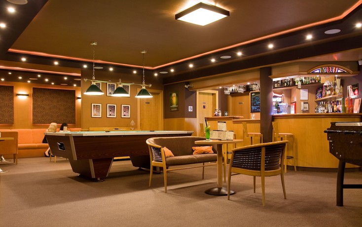 Imagen del bar/restaurante del Hotel K&aacute;lv&aacute;ria, Gyor. Foto 6