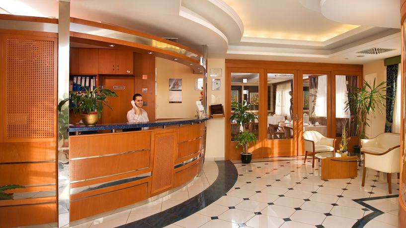 Imagen de los interiores del Hotel K&aacute;lv&aacute;ria, Gyor. Foto 17