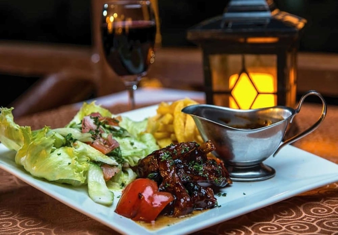 Imagen del bar/restaurante del Hotel Kaazi Beach Resort. Foto 9