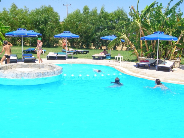 Imagen de la piscina del Hotel Kabanaris Bay. Foto 14